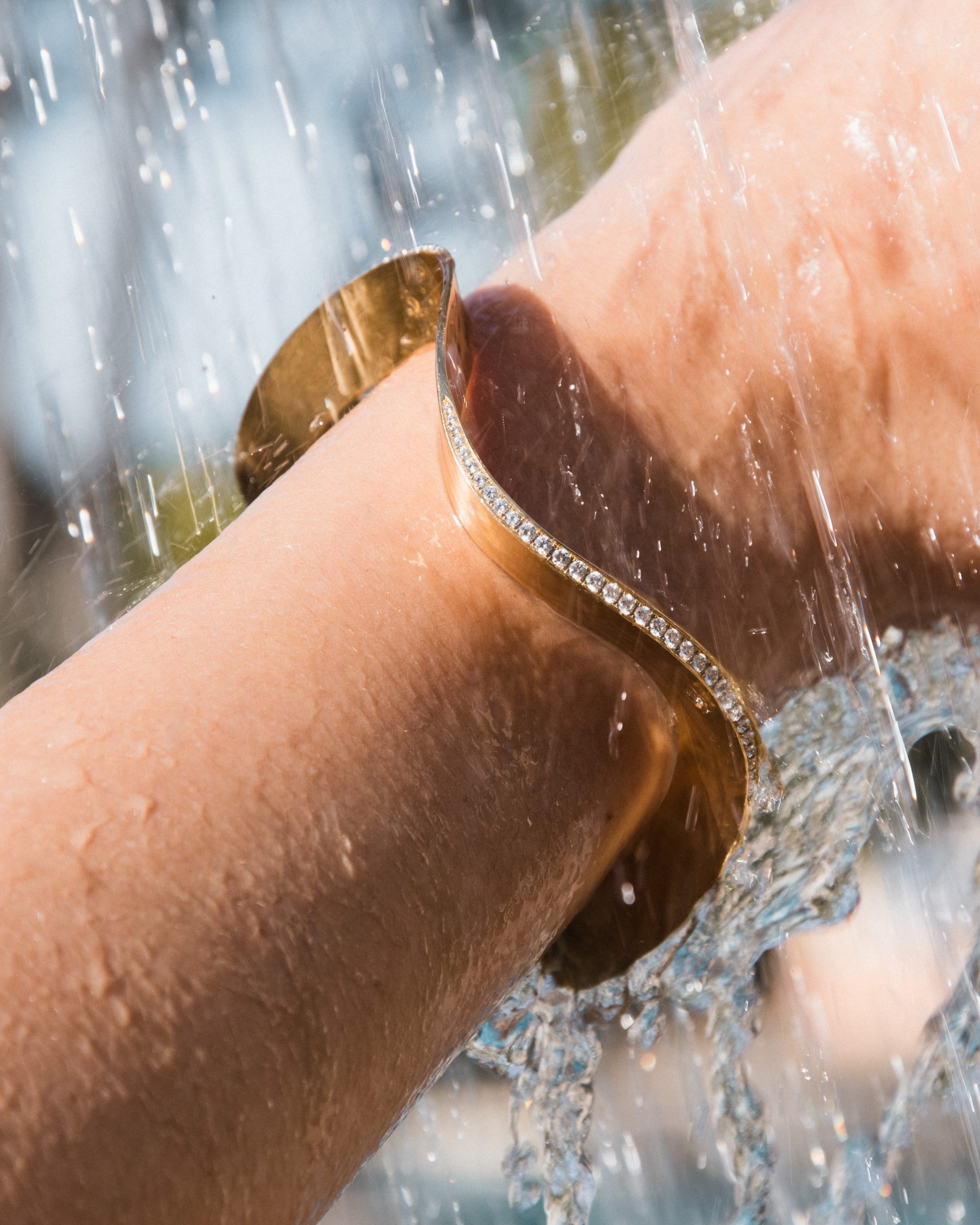 Wellentraum_Armreif_Gelb-Dusche_Elisa