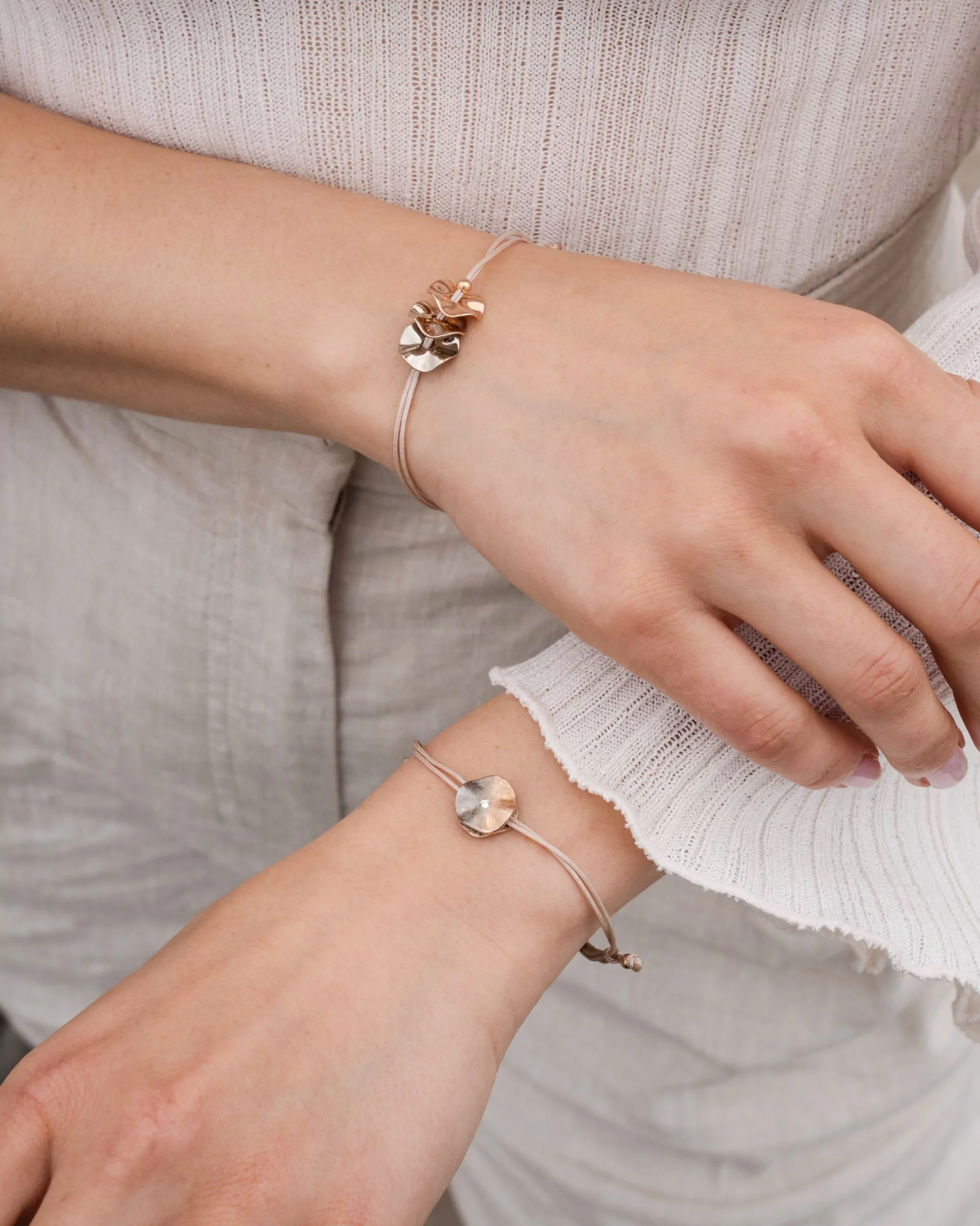 Flower play_2Cord bracelets-Leonie